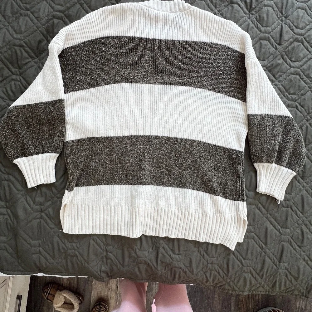 Sweater - Picture 2 of 2